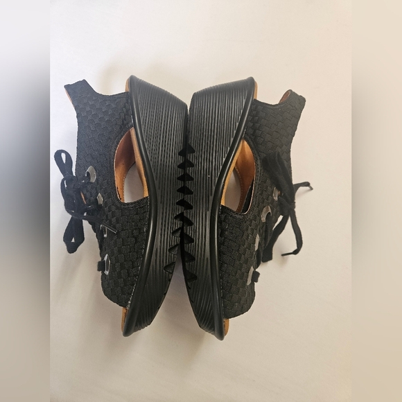 Bernie Mev- Woven Upper Adjustable Lace,Memory Foam Sandals Women's SZ 9 Black - Picture 3 of 7